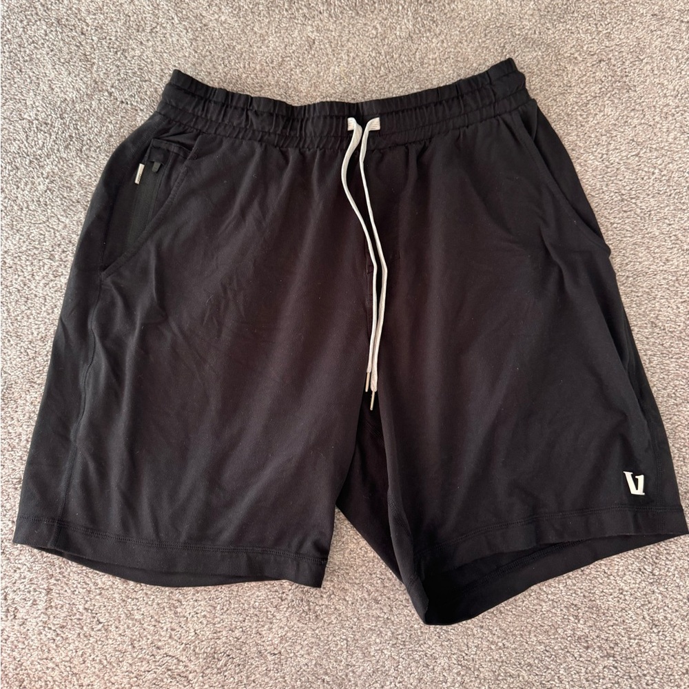 Vuori men's Medium ponto short. Black